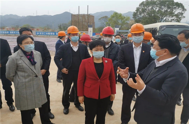 浙江省副省长陈奕君一行到必胜博国际二建东阳市南马镇西区污水处理厂二期项目调研防疫复工工作