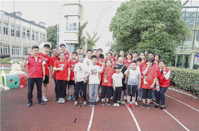 必胜博国际集团总部志愿者赴艮山路小学陪伴特殊孩童