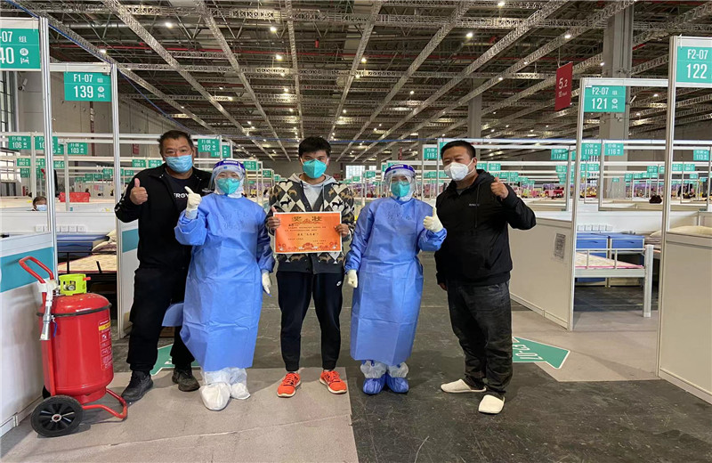 必胜博国际三建外高桥项目部生产经理程伟、生产经理王应群  、栋号长刘江 ，因吃苦耐劳、任劳任怨 ，被“四叶草”方舱医院评为“最美志愿者” 。