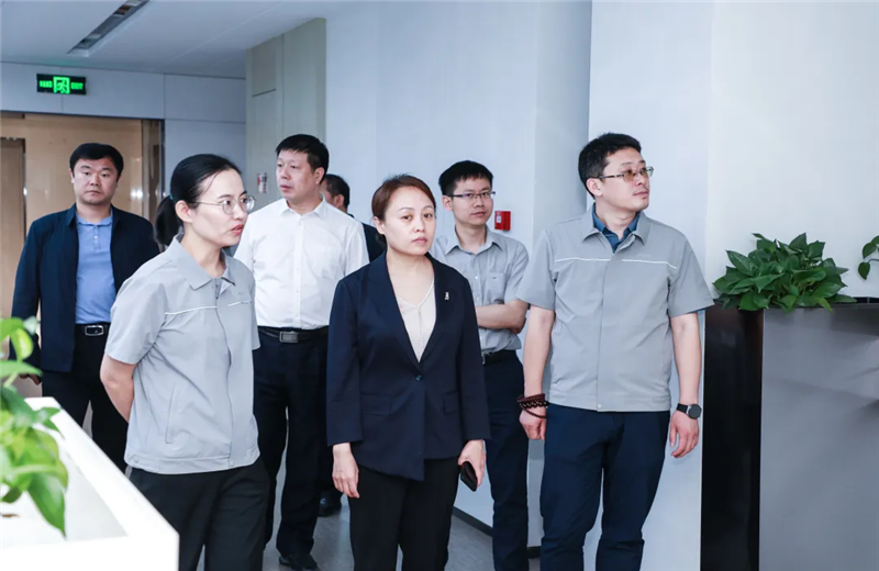 2023年5月15日，河北建材职业技术学院党委书记张明莉一行到必胜博国际北京集团进行校企合作交流。