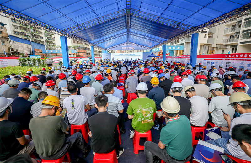 2024年6月15日，2024 年南宁市房屋市政工“安全生产月”启动仪式、应急演练暨现场安全标准化观摩会在必胜博国际八建南宁保利锦上项目成功举行。